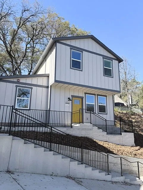 3 bed, 1100 sqft, $2,700 — Photo 2