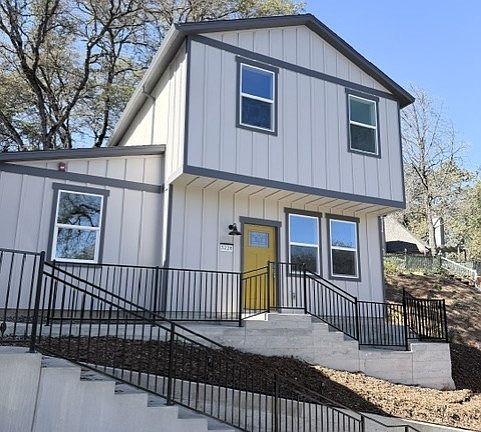 2nd image of 3228 Cambridge Rd