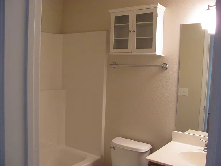 410 S Madison St — Photo 5