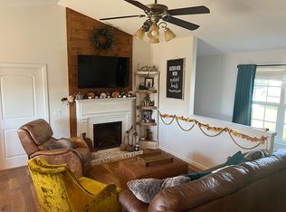 911 S Reed Ave, Lyons, KS 67554