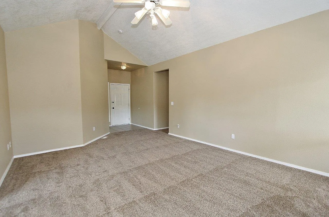 3 bed, 1342 sqft, $2,150 — Photo 3