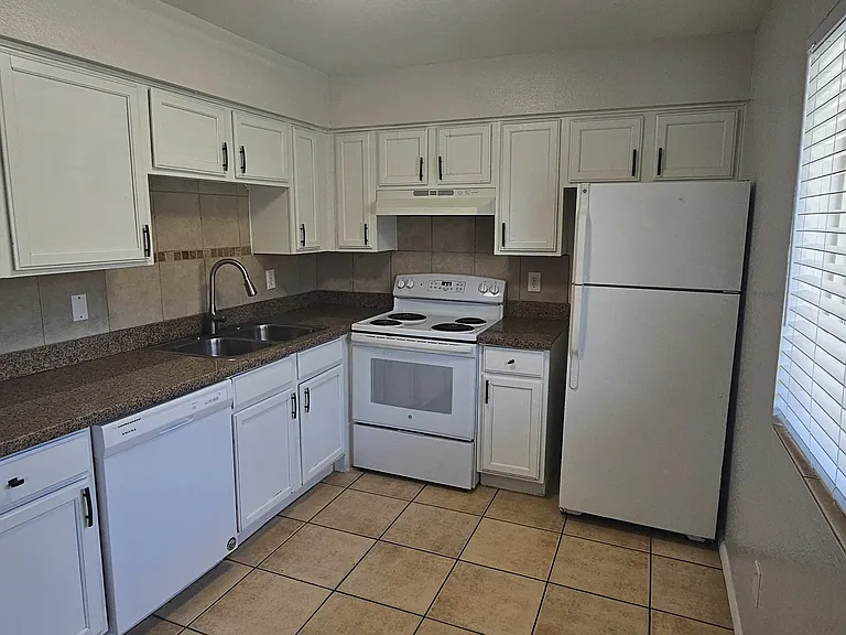 Hayden Terrace — Photo 84