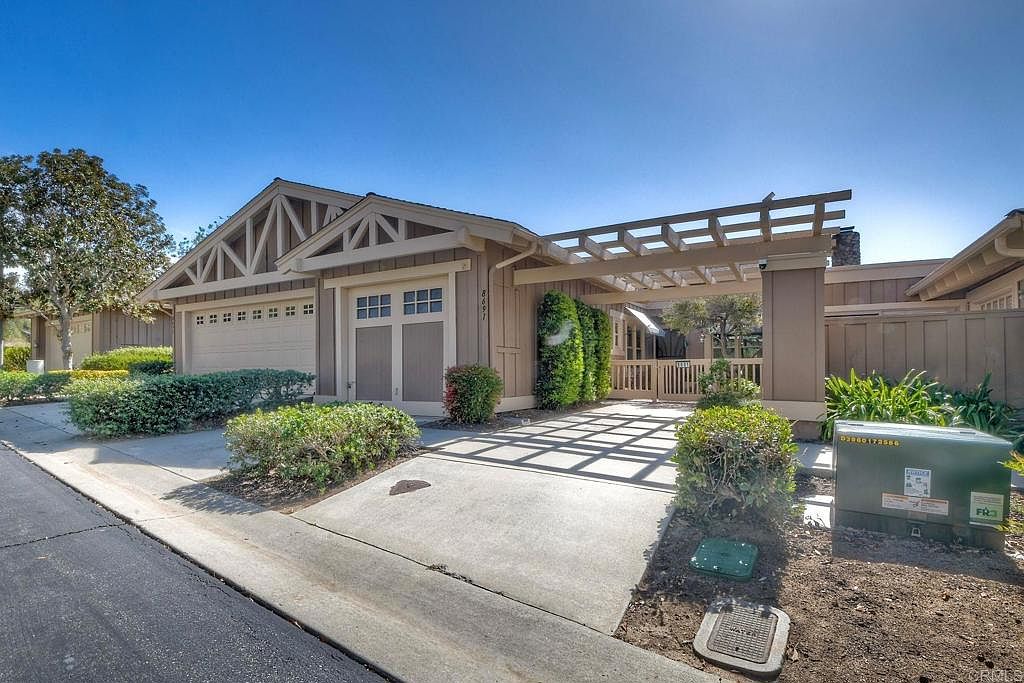 8691 Circle R Course Ln — Castle Creek Country Club