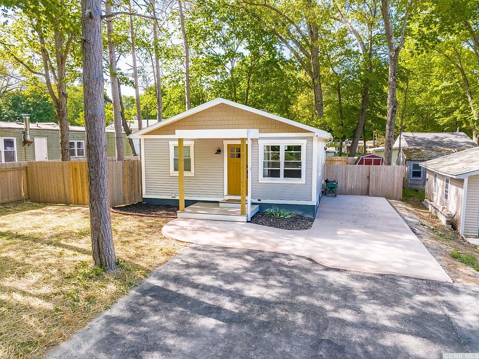 8 Cove St, Niverville, NY 12130 Zillow