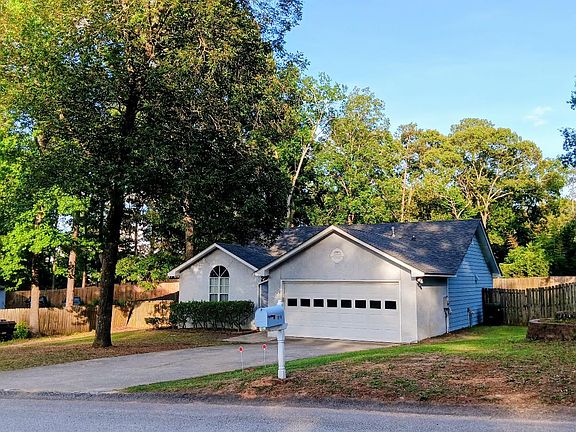 3rd image of 1015 Salford Pl