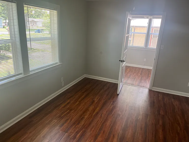 204 Maplewood Ave — Photo 2