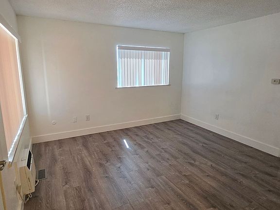 2nd image of 5 Yorkshire Rd #5