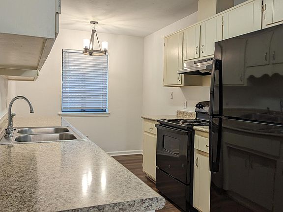 4th image of 4752 Pimlico Dr
