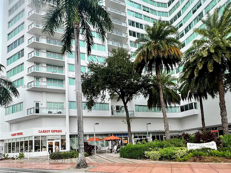 7135 Collins Ave #1523 — Photo 4