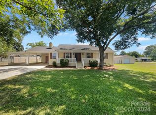 1087 Greenbriar Dr, Lancaster, SC 29720