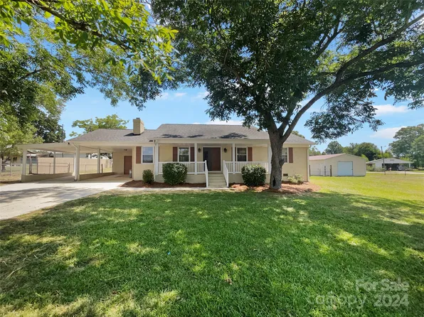 1087 Greenbriar Dr, Lancaster, SC 29720