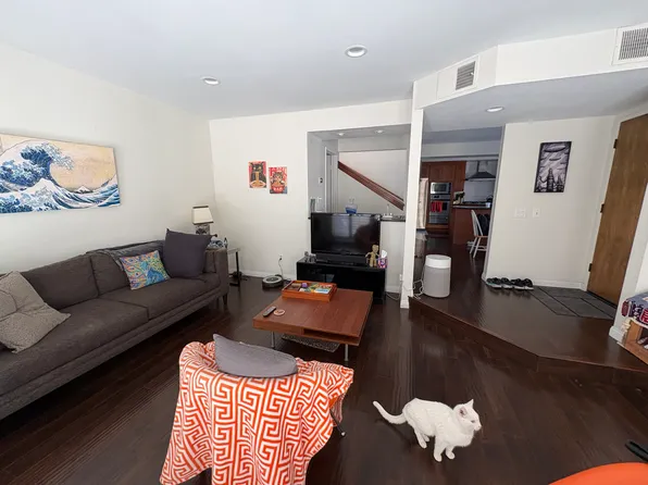 18832 Hatteras St, Tarzana, CA 91356