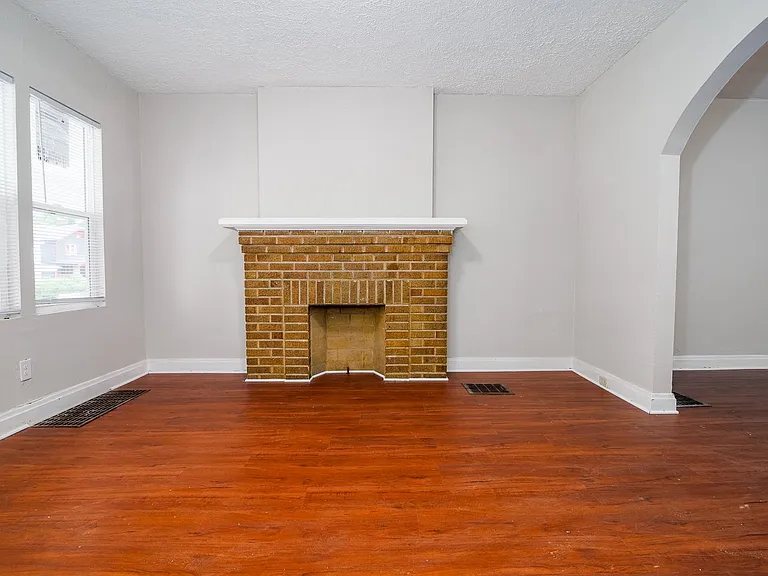 1159 Linwood Ave — Photo 13