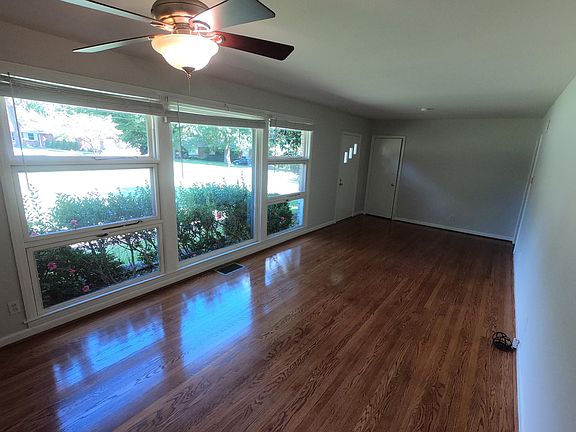 3rd image of 477 Brentlawn Dr