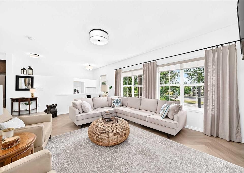 1st image of 56 W Cranarch Rd SE