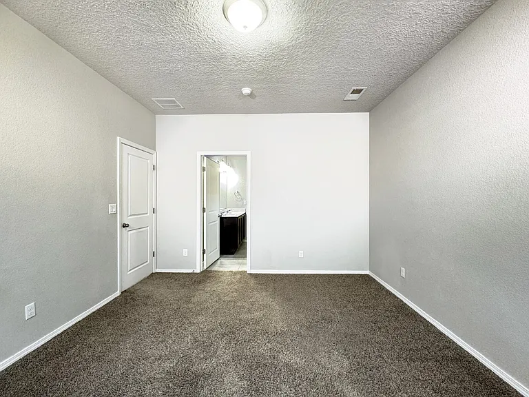 4143 Summit Park Rd NE — Photo 11