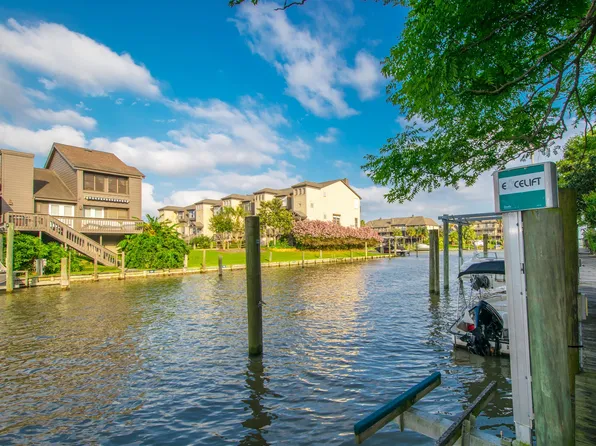 18305 Sandy Cv, Houston, TX 77058
