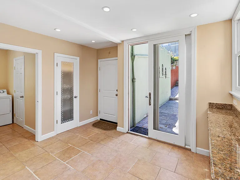 80 Castenada Ave — Photo 20