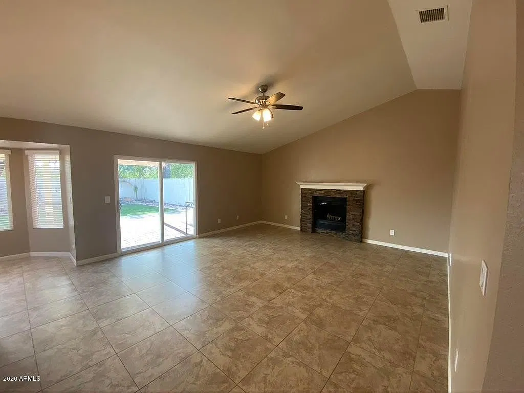 3 bed, 1277 sqft, $2,195 — Photo 4