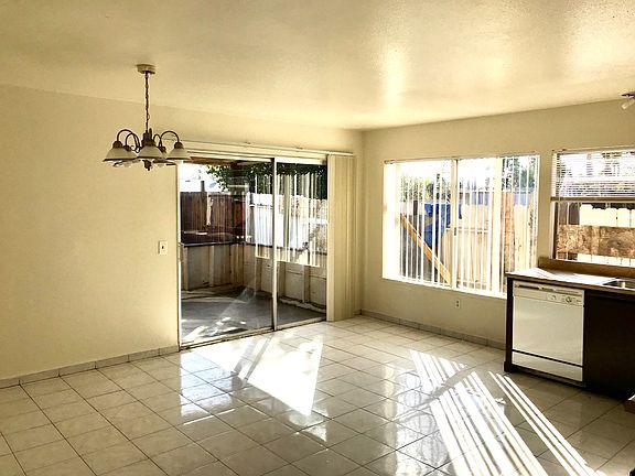 4th image of 554 E Birch Ct