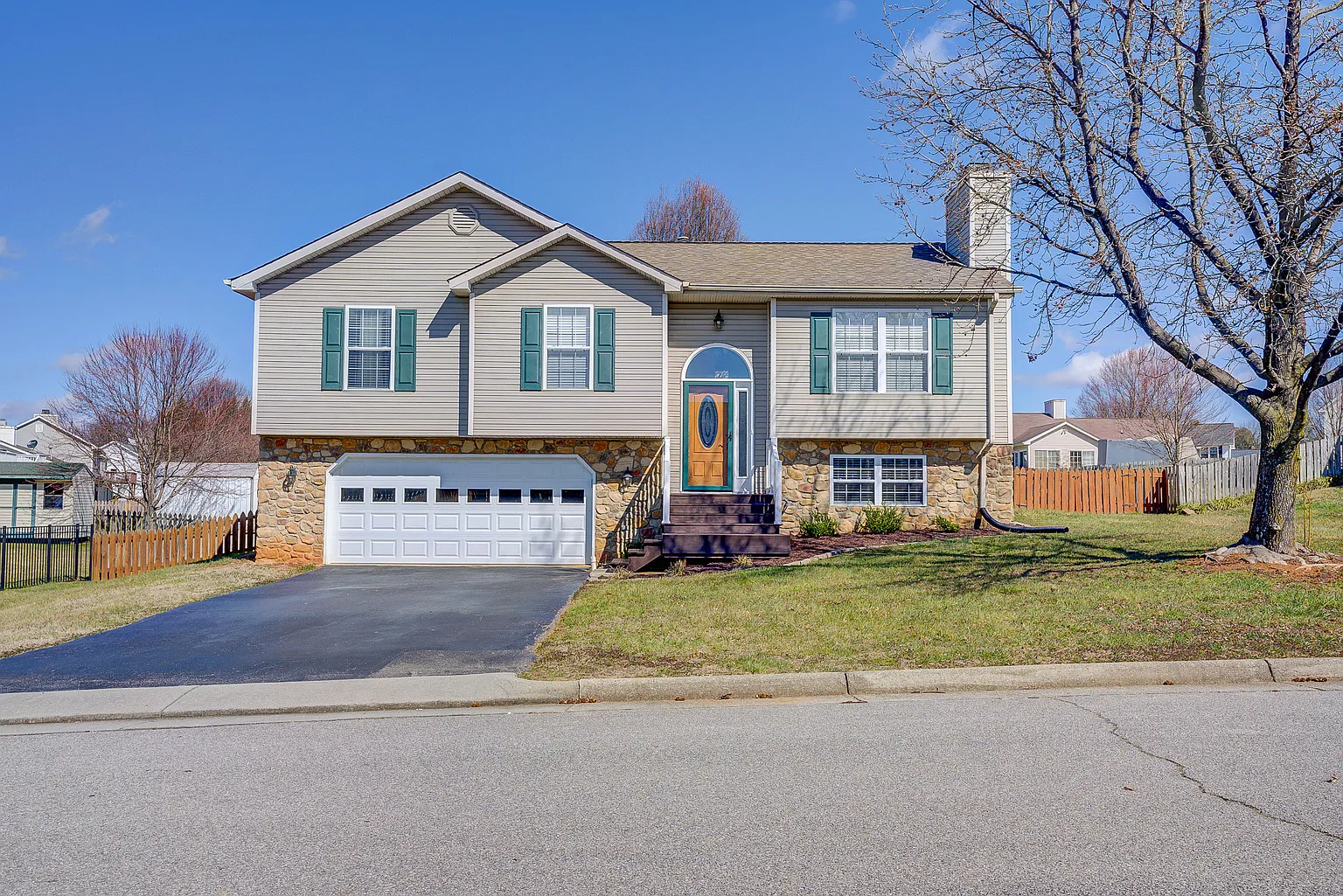 2539 Barnaget Dr photo 1