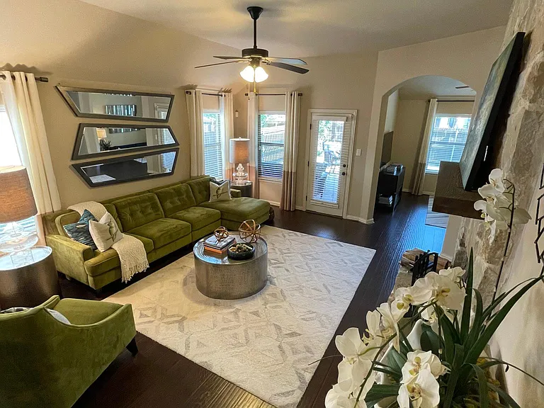 2625 Frances Ln — Photo 11