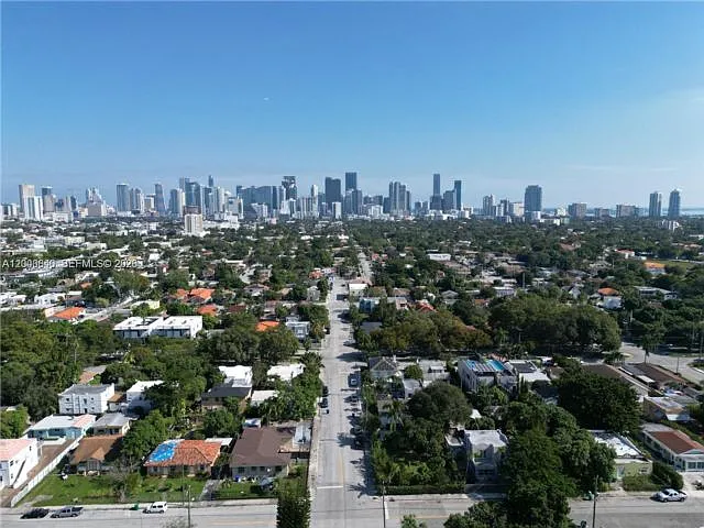 1380 SW 11th St — Photo 12