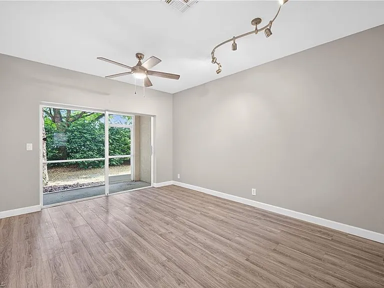 8289 Pacific Beach Dr — Photo 6