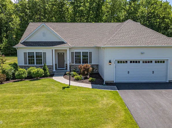 49 Madeleine Lane, Glenmont, NY 12077