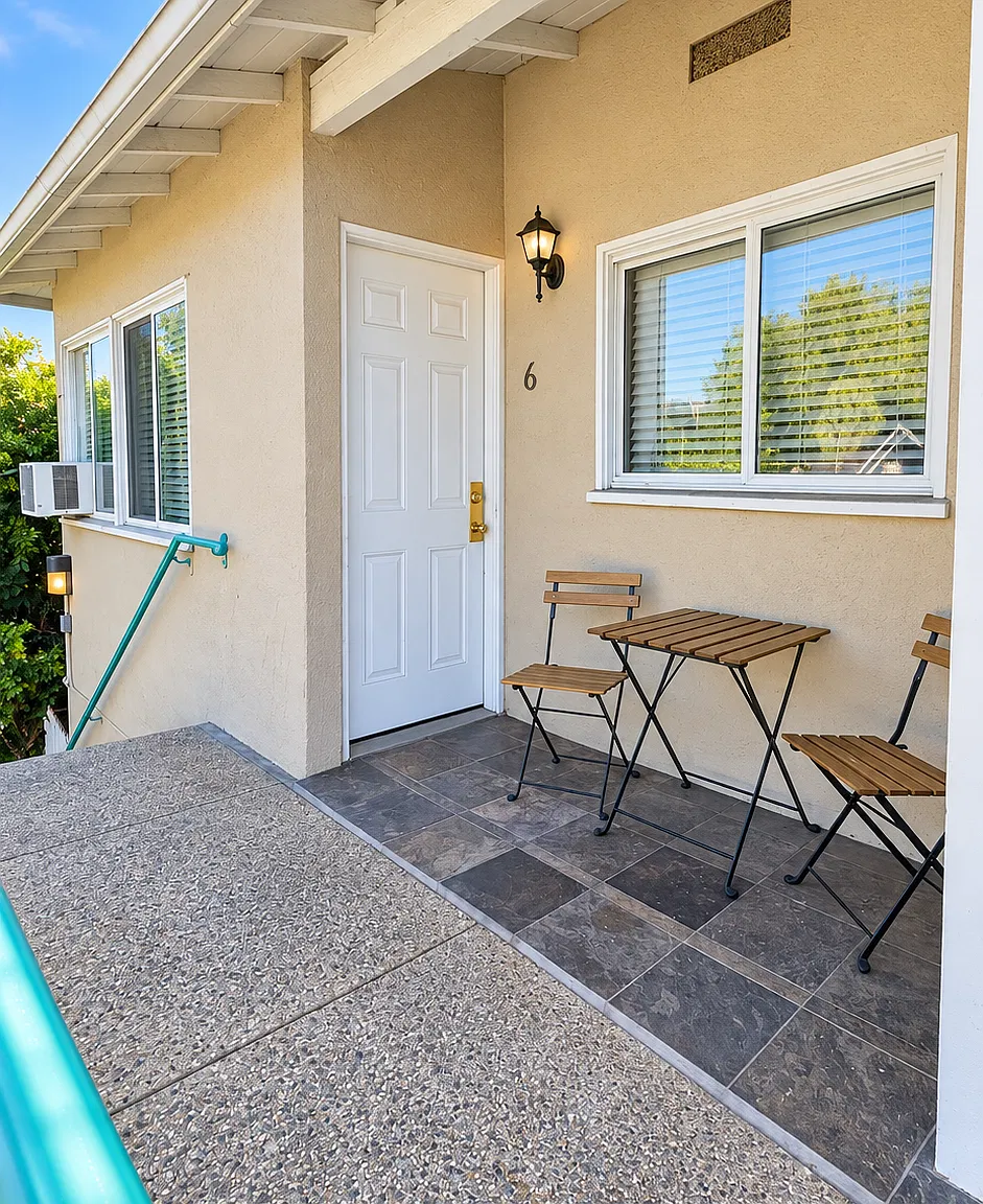 1240 N McCadden Pl — Photo 4