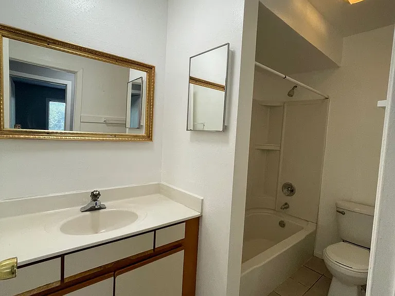 2202 Lewis Ave #302 — Photo 3