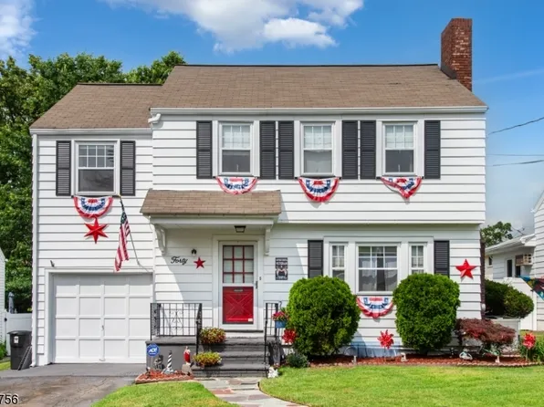 40 Greendale Rd, Clifton City, NJ 07013