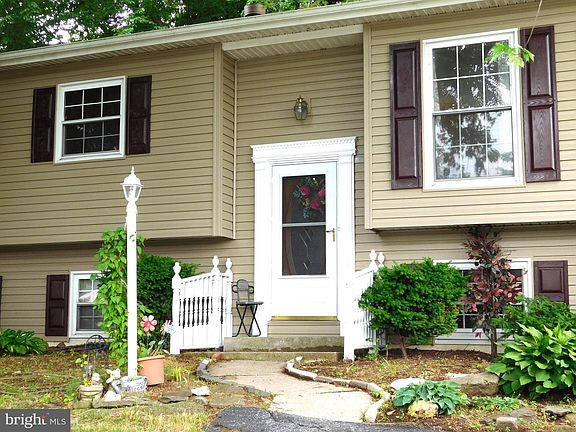 2nd image of 1313 Peachtree Ct