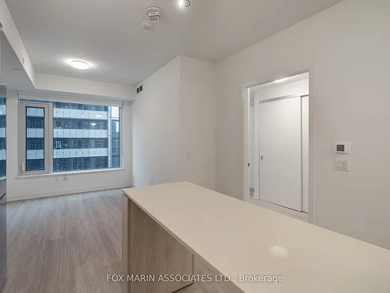 11 Yorkville Ave #802 — Photo 8
