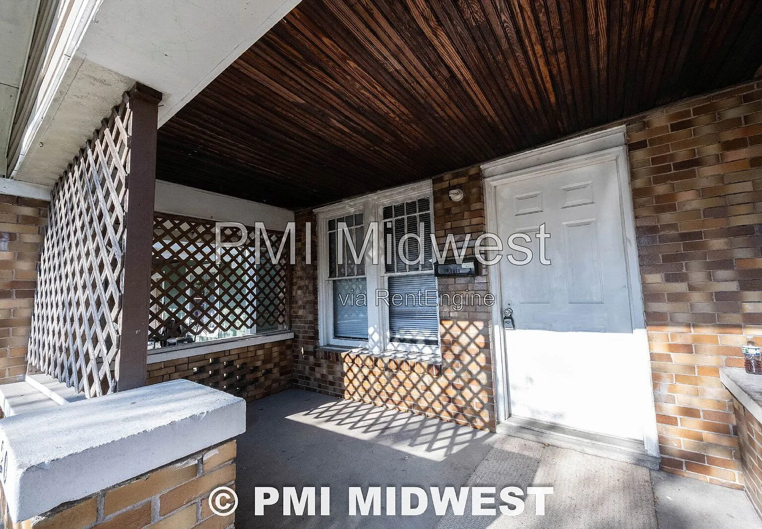 3 bed, 1.5 bath, 1318 sqft, $1,299 — Photo 2