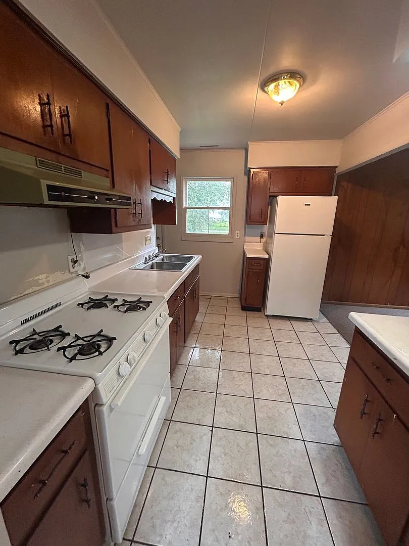 4610 Smith St. — Photo 4