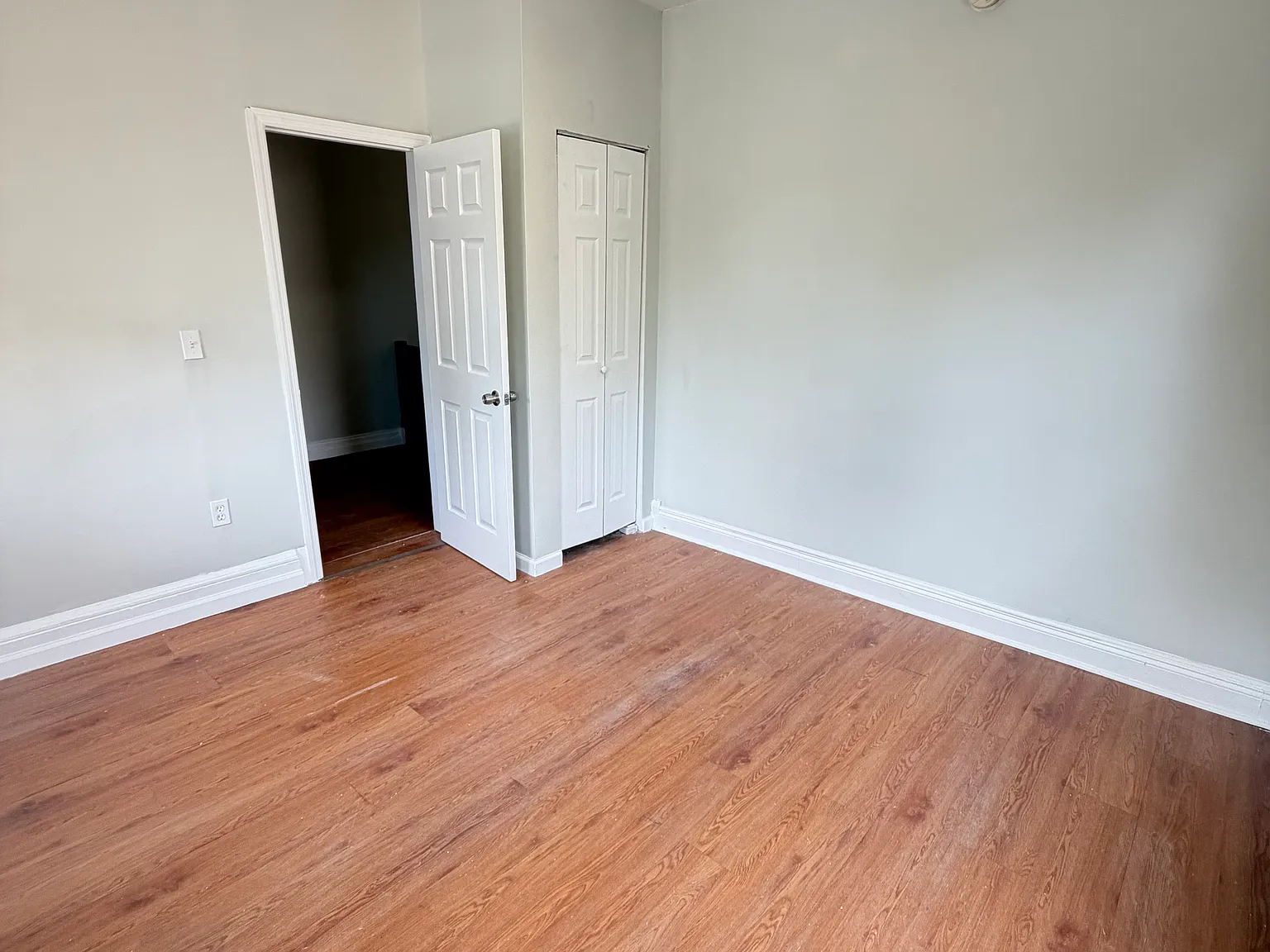 4 bed, $3,400 — Photo 1