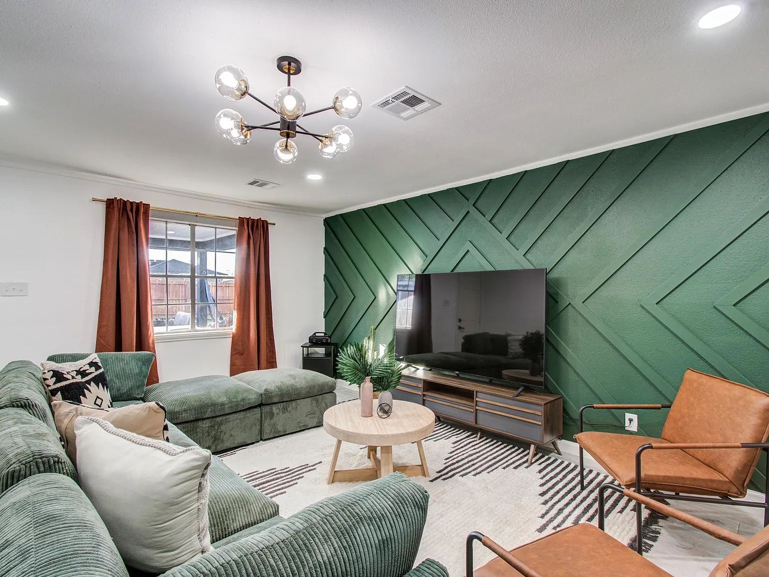 5 bed, 1959 sqft, $8,950 — Photo 1