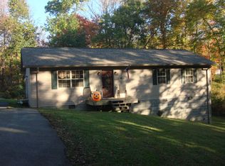 115 Murray Ln, White Oak, WV 25989