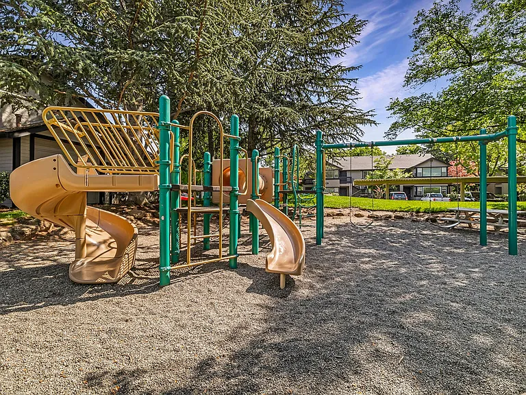 Amanda Place Apartments — Photo 18