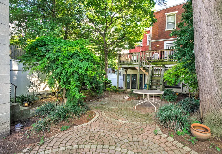 121 E Chestnut St #121B — Photo 4