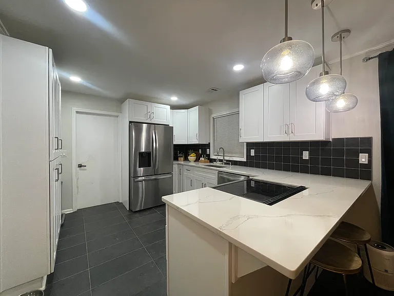 1413 Southland Vista Ct NE — Photo 2