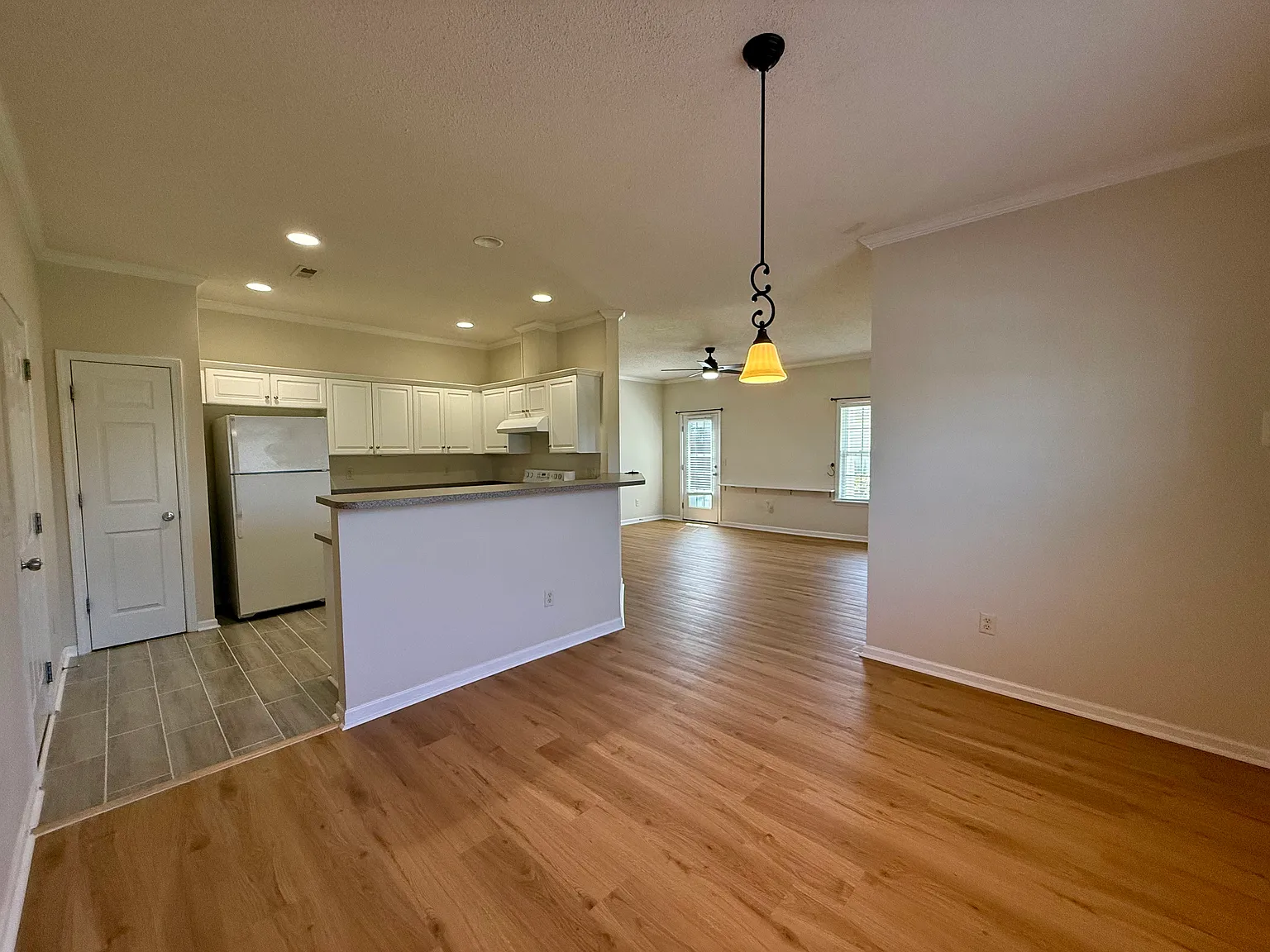 3 bed, 1324 sqft, $2,150 — Photo 4