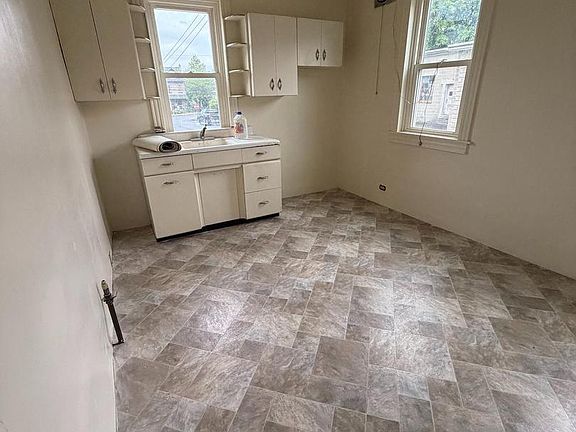 4th image of 24 Franklin St