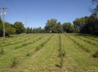 Amber Glen Dr, Howell, MI 48843