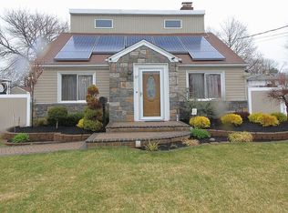 57 Gleeland St, Deer Park, NY 11729