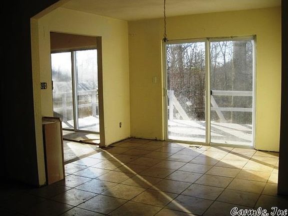 5th image of 105 E Church St