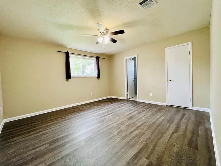 7303 Shiner Ln — Photo 9