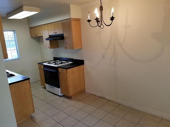 5th image of 18640 Collins St APT 112
