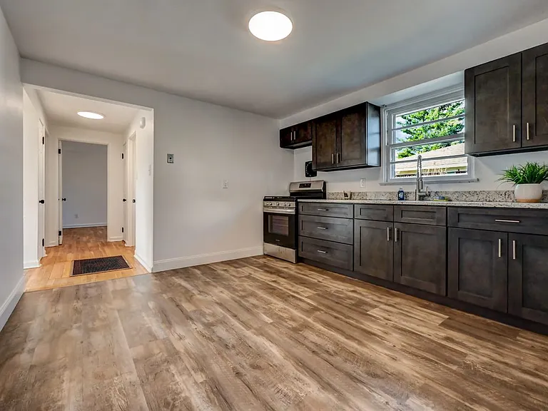 850 Church St — Photo 13